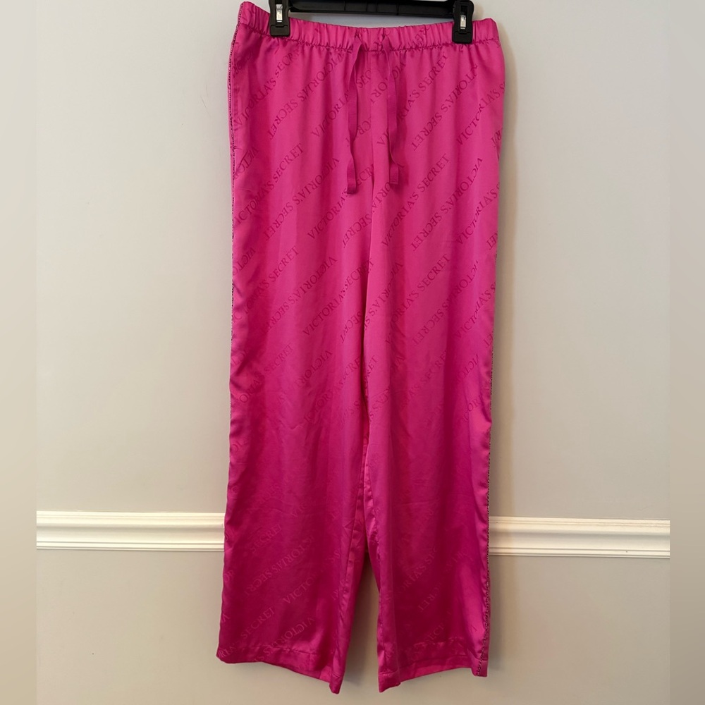 Victoria’s Secret spell out pink polyester material pajamas sleepwear pants. M